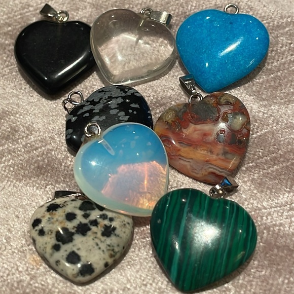 8 Hearts Pendant Bundle Natural Stones 3/4” resellers bundle - Picture 4 of 4